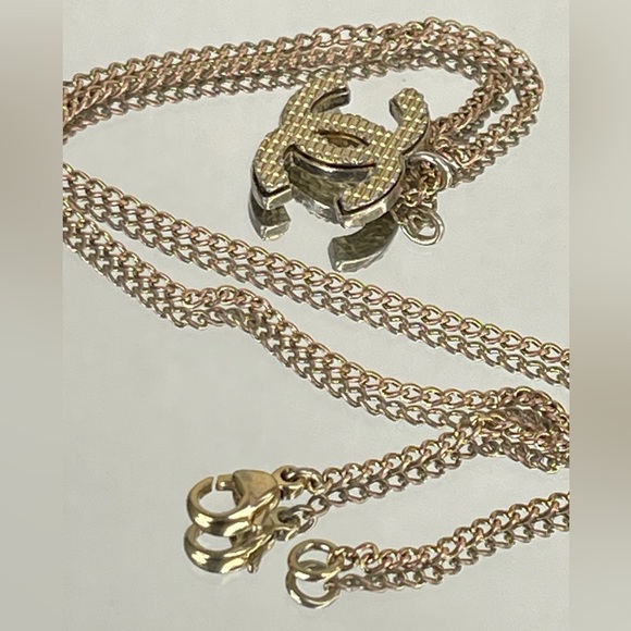 CHANEL CC Logo Gold Tone chocolate bar pendant Necklace - Picture 6 of 9